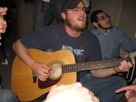Bais Menachem kumzitz.JPG